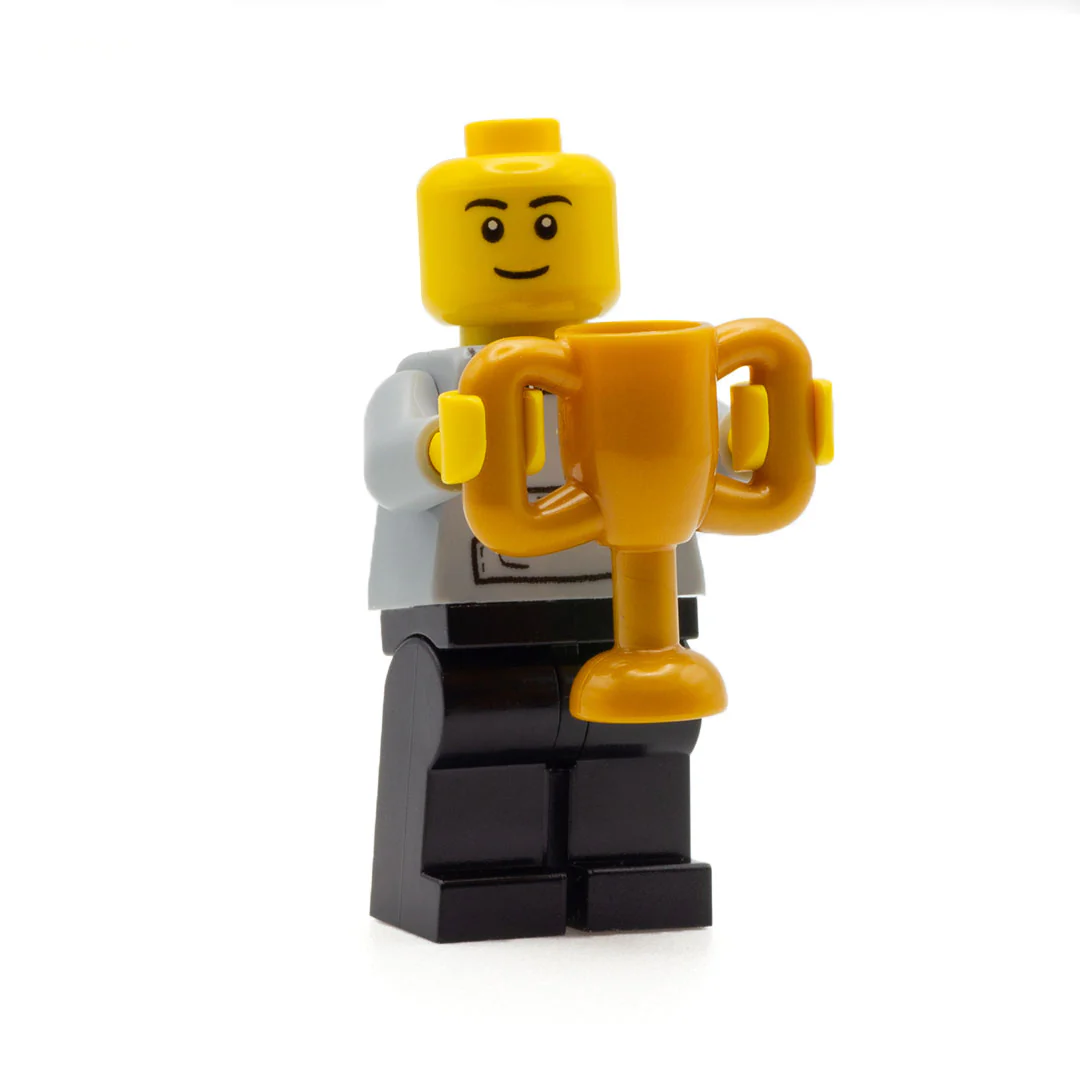 LEGO Gold Cup / Trophy - Minifigure Accessory - Image 2